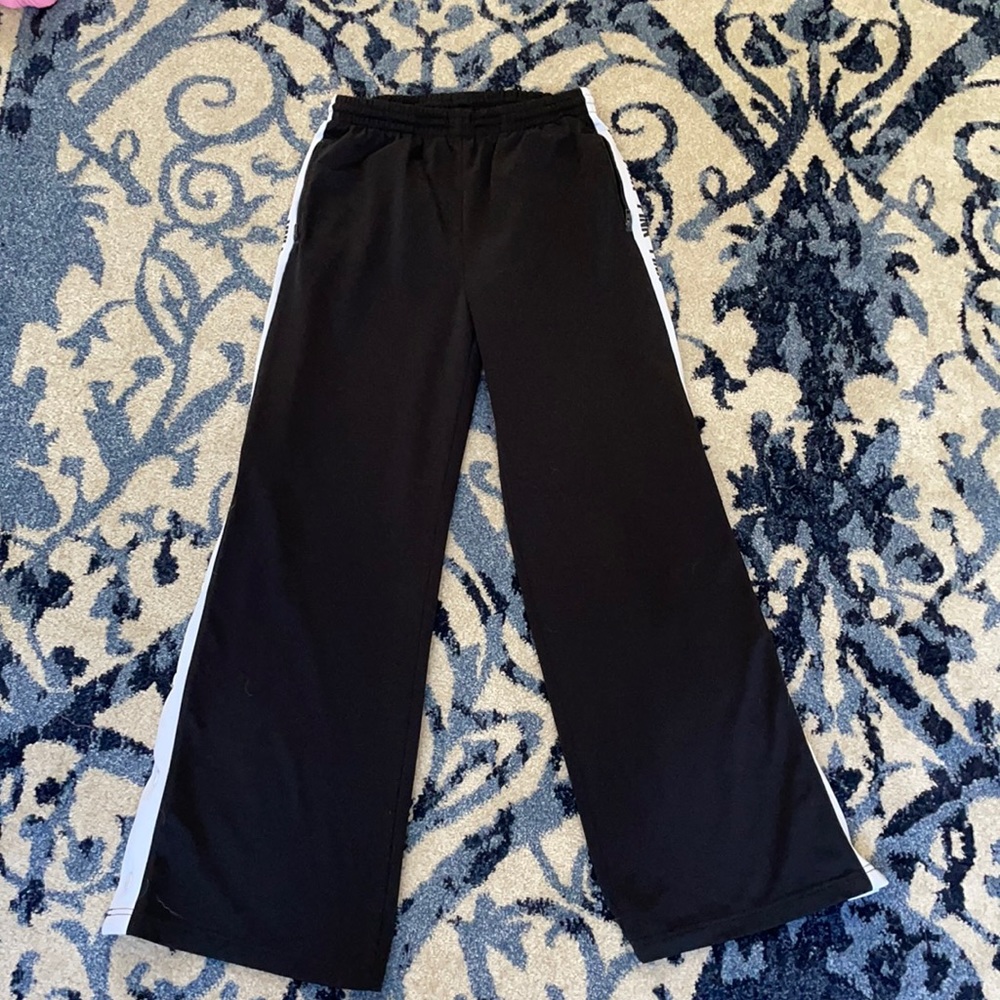 Pink sweatpants with buttons